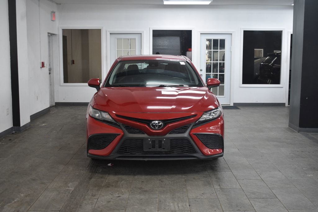 Used 2024 Toyota Camry SE image 3