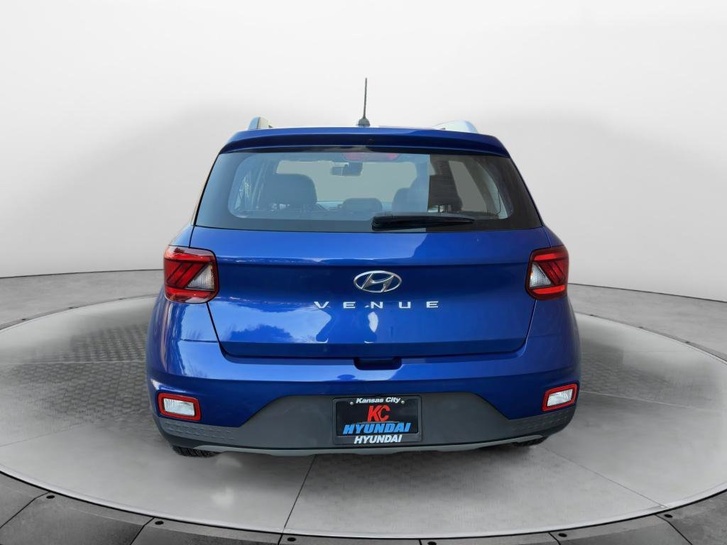 Certified 2025 Hyundai Venue SEL image 4