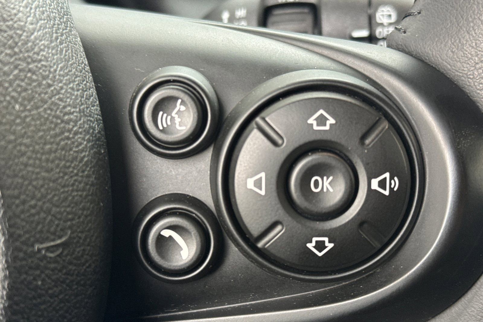 Used 2019 MINI Cooper 2-Door Hardtop image 25