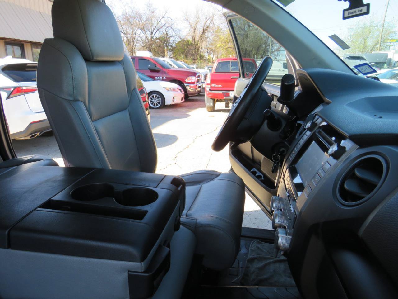 Used 2016 Toyota Tundra SR w/ Tow Package RWD image 40