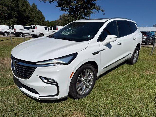Used 2023 Buick Enclave Essence w/ Experience Buick Package AWD/4WD image 3