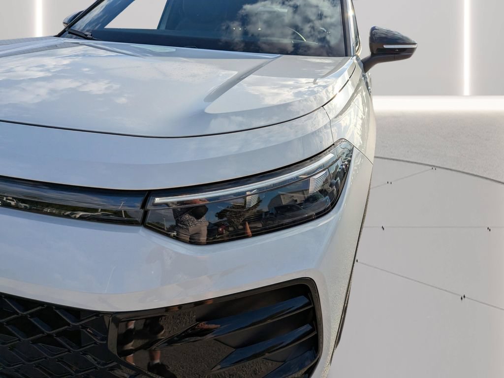 New 2026 Volkswagen Tiguan SE R-Line FWD image 6