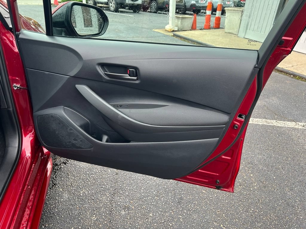 Used 2025 Toyota Corolla LE FWD image 27