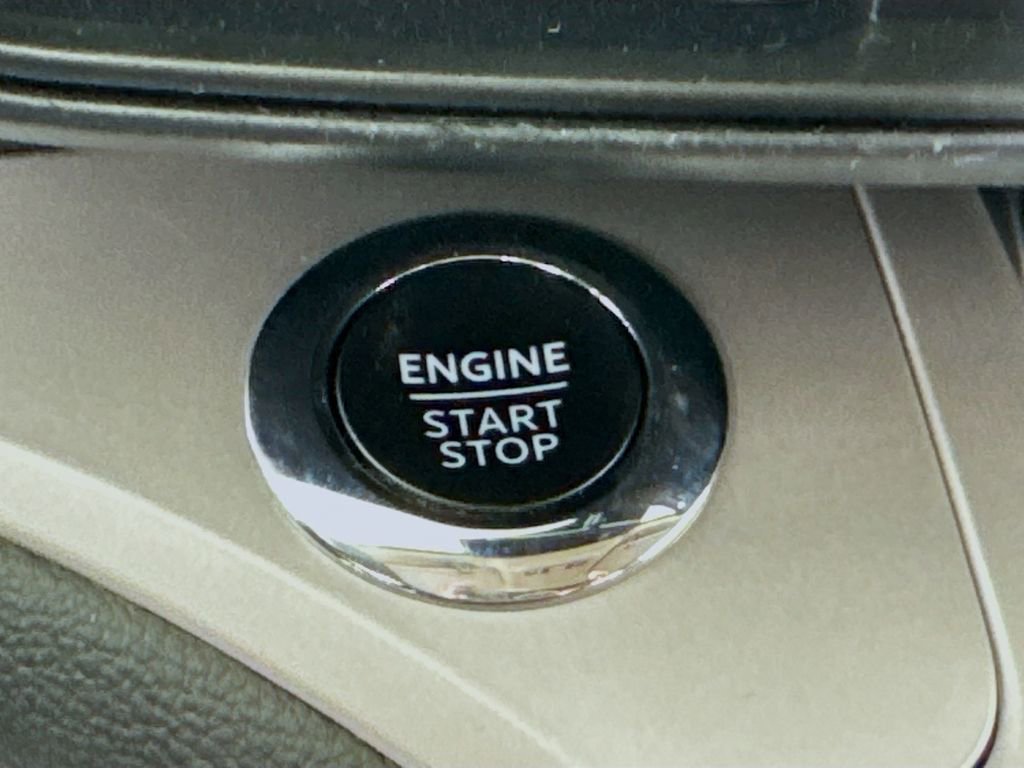 Used 2024 Ford Explorer XLT AWD/4WD image 30