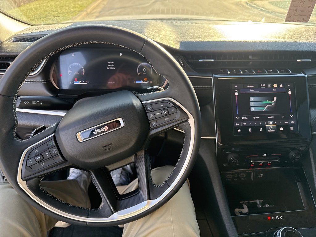 Used 2023 Jeep Grand Cherokee L Laredo image 10