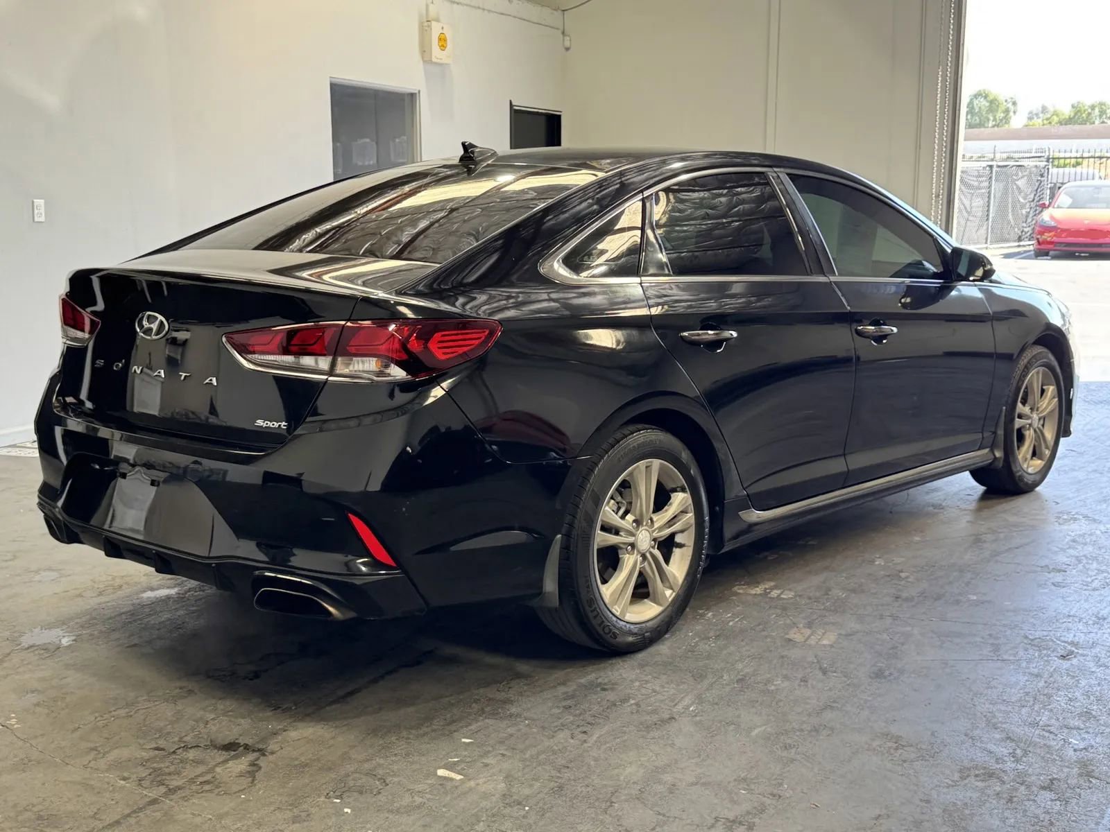 Used 2018 Hyundai Sonata Sport w/ Tech Package 05 FWD image 4