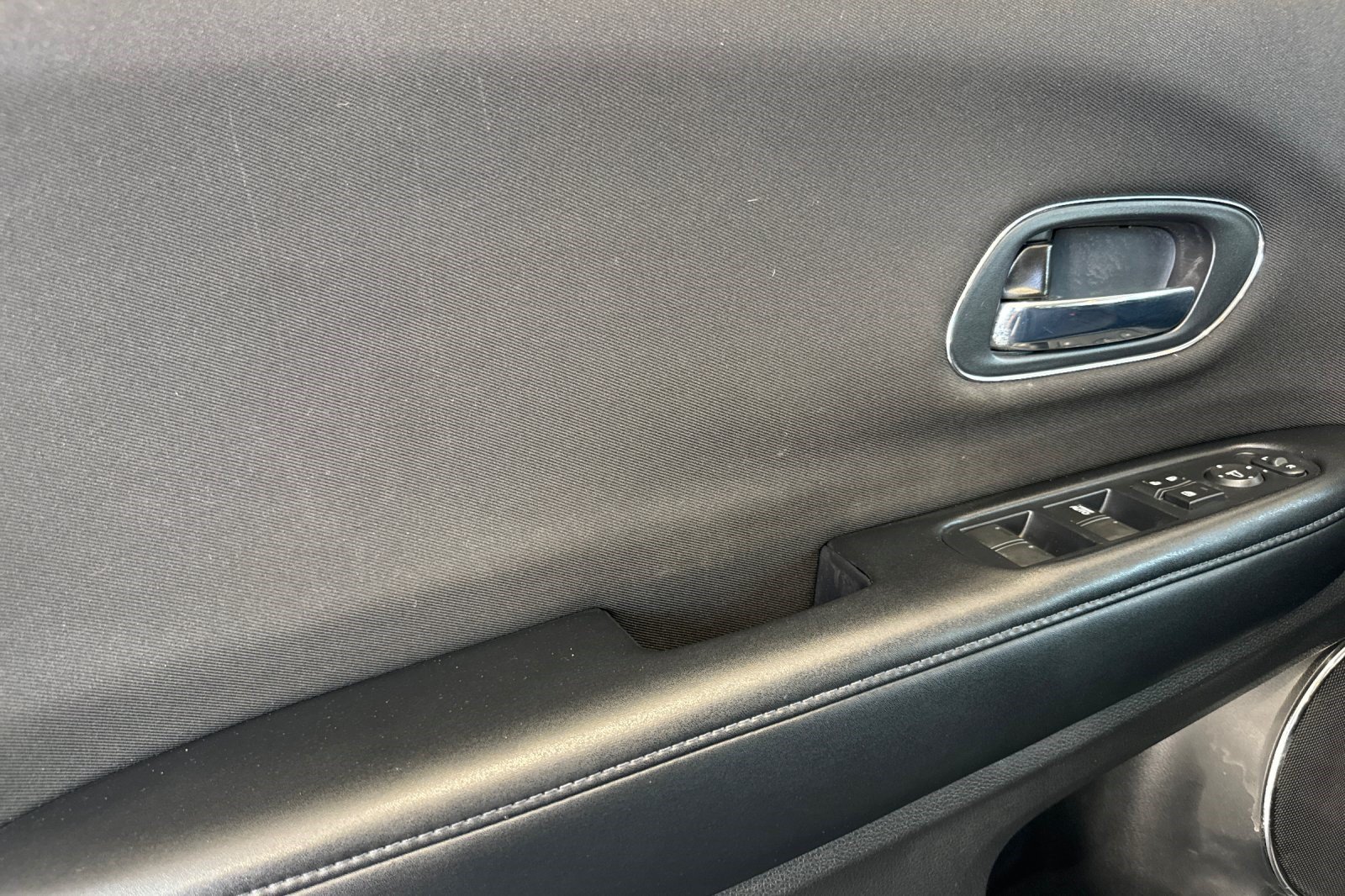 Used 2018 Honda HR-V EX image 12