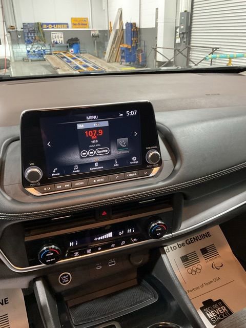 Used 2023 Nissan Rogue SV image 15