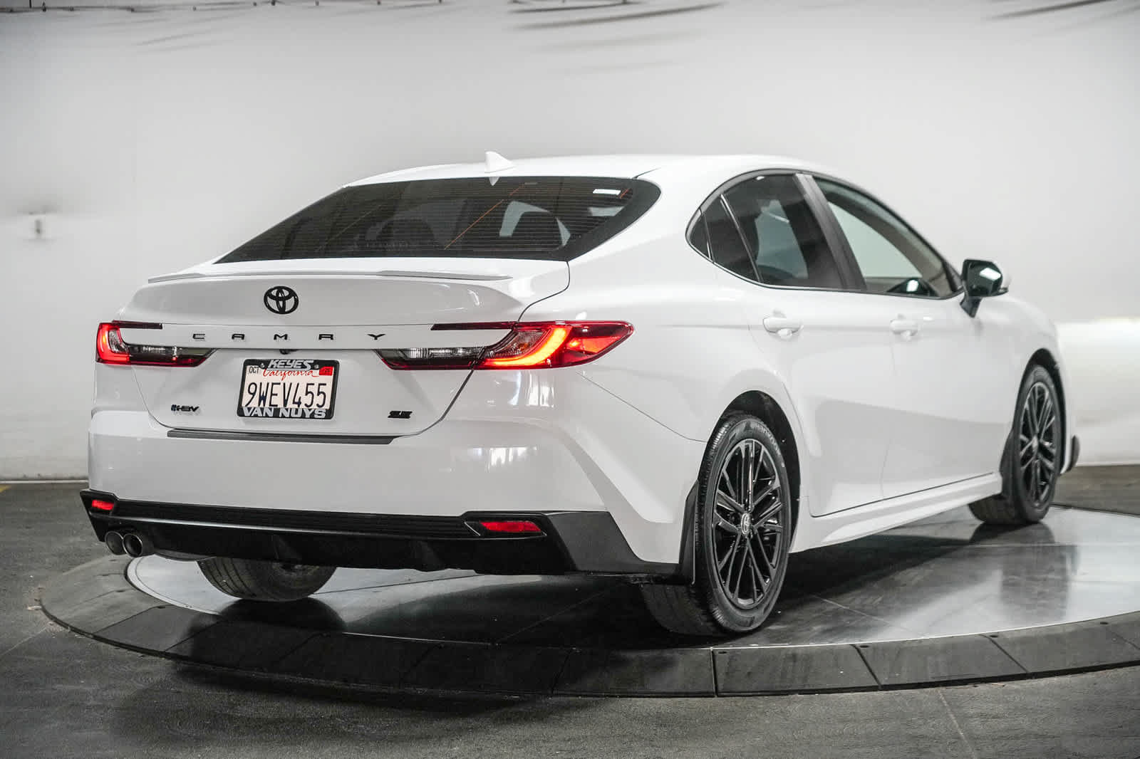 Certified 2025 Toyota Camry SE w/ Convenience Package FWD image 4