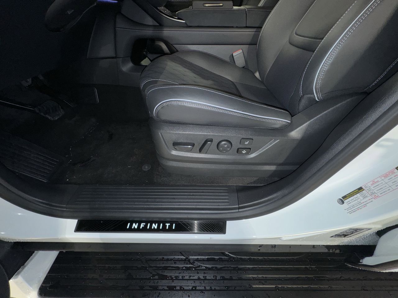 Used 2025 INFINITI QX80 Autograph w/ Premium Cargo Package image 17