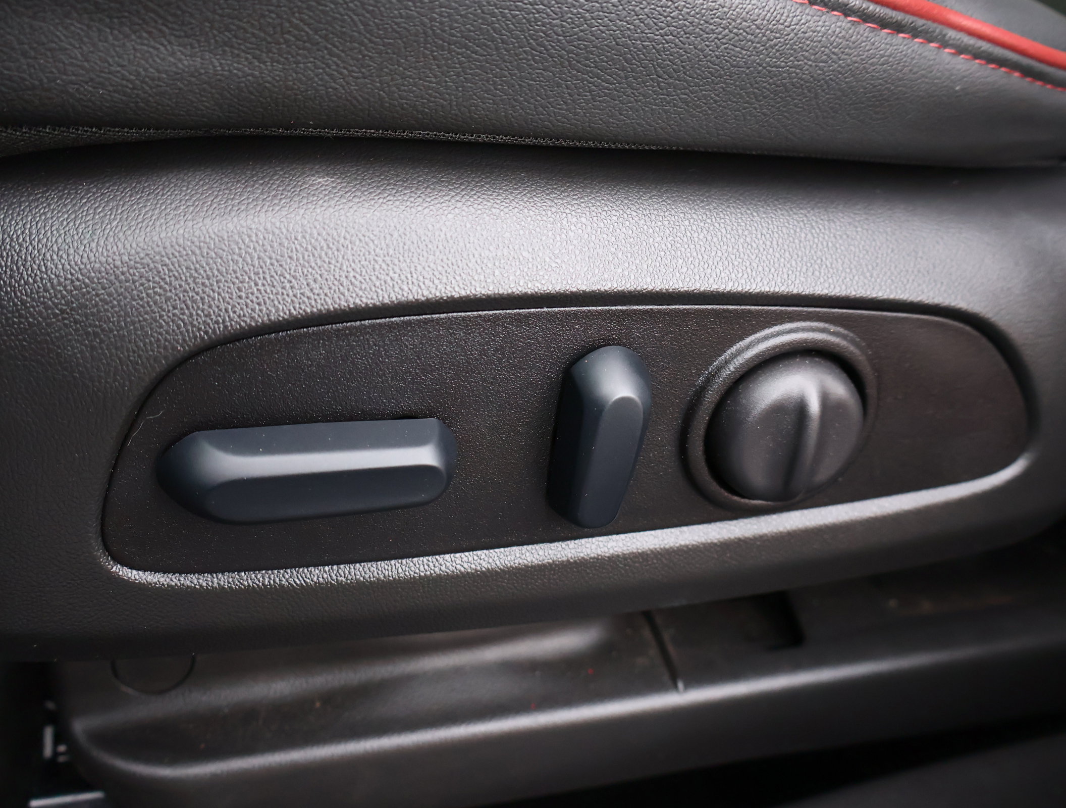 Certified 2025 Chevrolet TrailBlazer RS w/ Convenience Package image 10