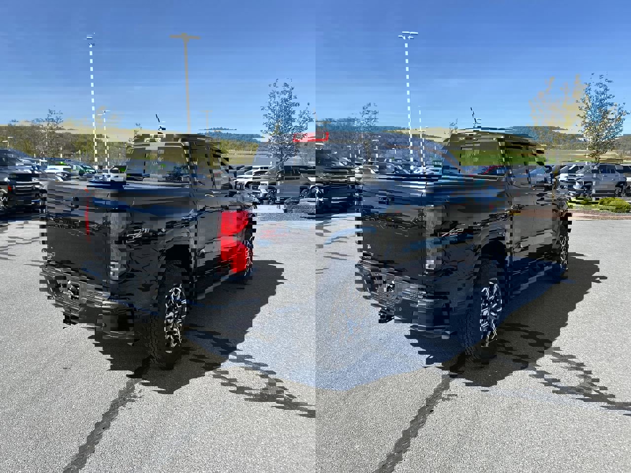 Used 2024 Chevrolet Colorado Z71 w/ Z71 Convenience Package 2 AWD/4WD image 7