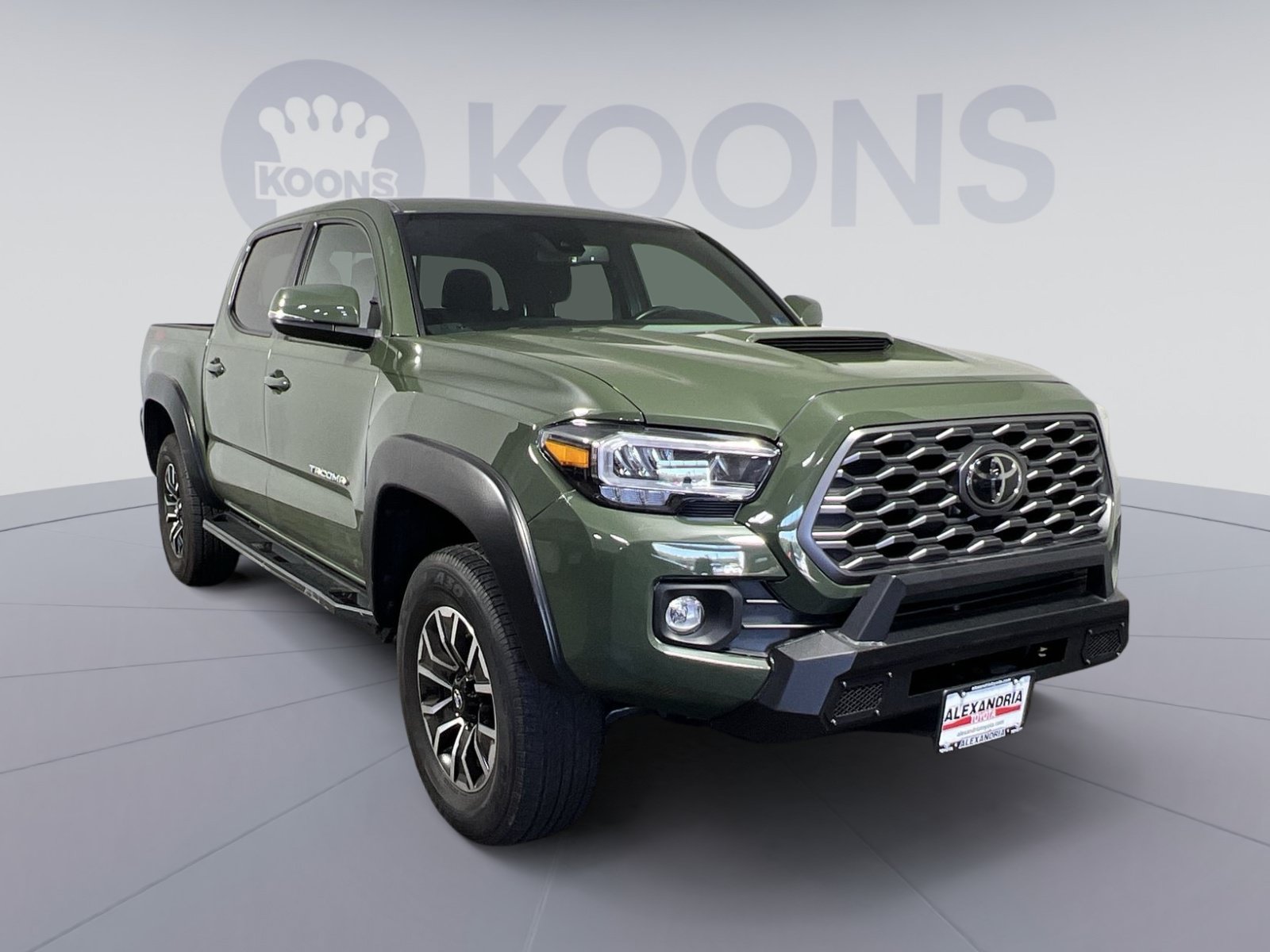 Used 2022 Toyota Tacoma TRD Sport w/ Technology Package AWD/4WD image 2