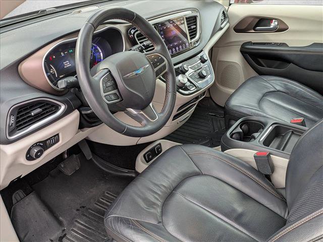 Used 2018 Chrysler Pacifica Touring-L image 10