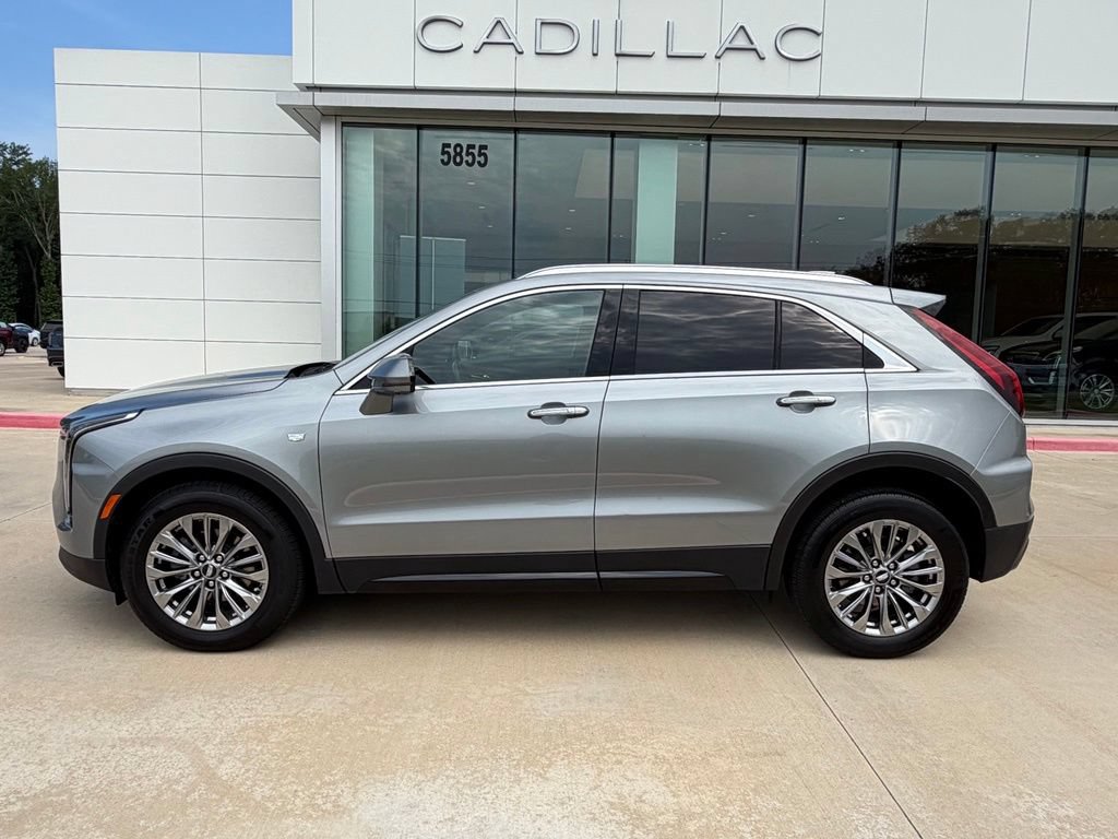 Used 2025 Cadillac XT4 Premium Luxury AWD/4WD image 2