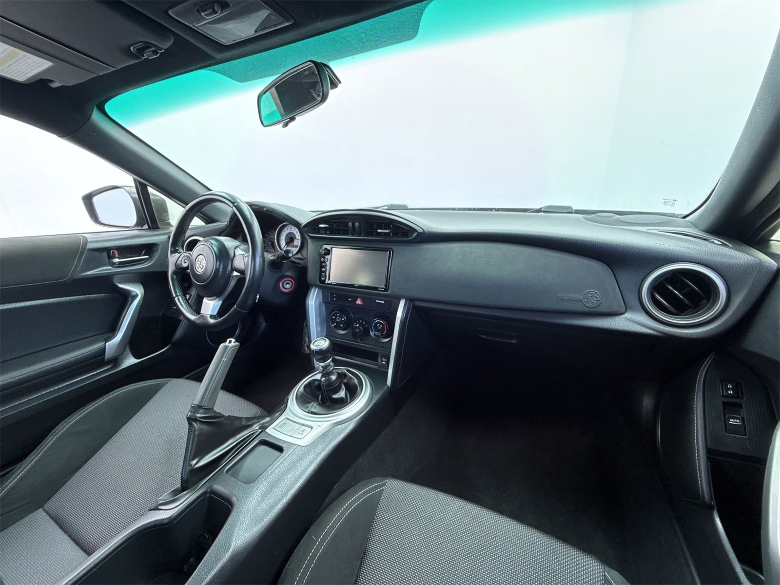 Used 2017 Toyota 86 image 16