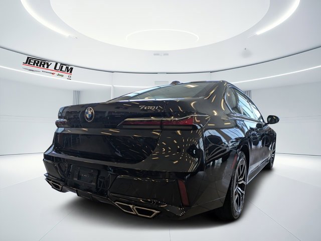 Used 2024 BMW 760i xDrive w/ Premium Package 2 image 3