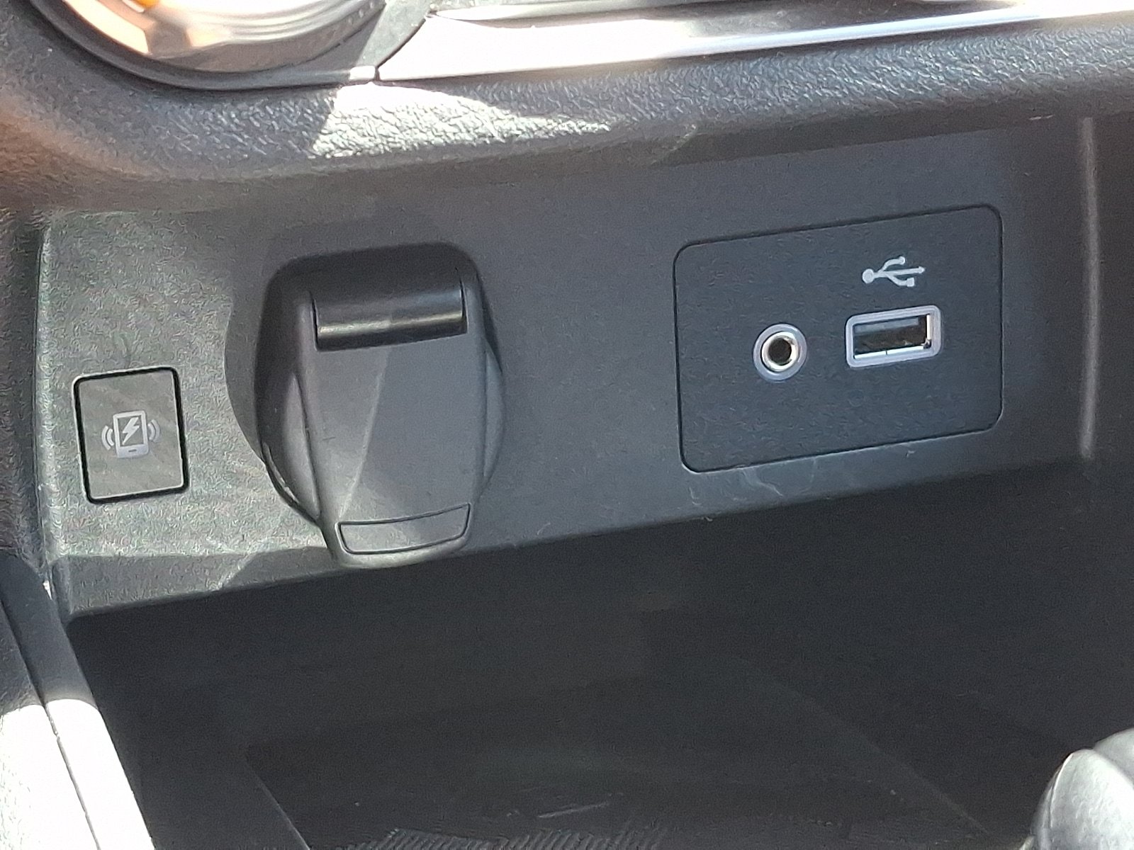 Used 2025 Nissan Versa SV FWD image 24