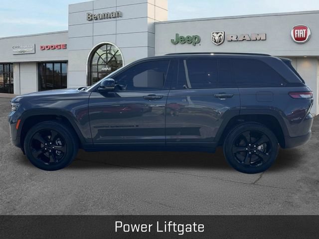Used 2022 Jeep Grand Cherokee Altitude AWD/4WD image 4