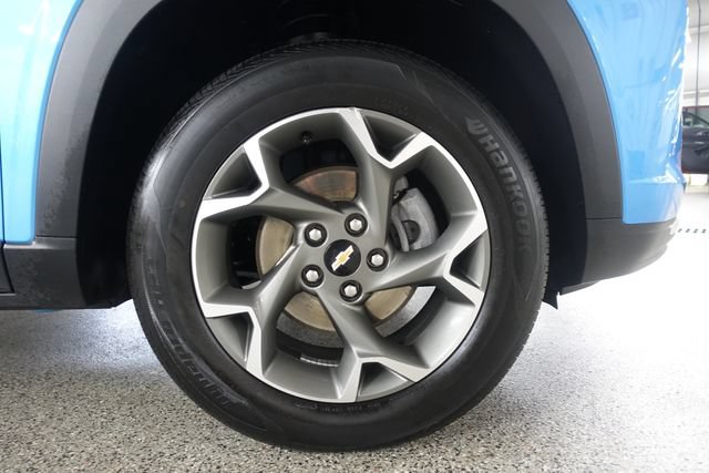 Used 2025 Chevrolet Trax LT FWD image 25