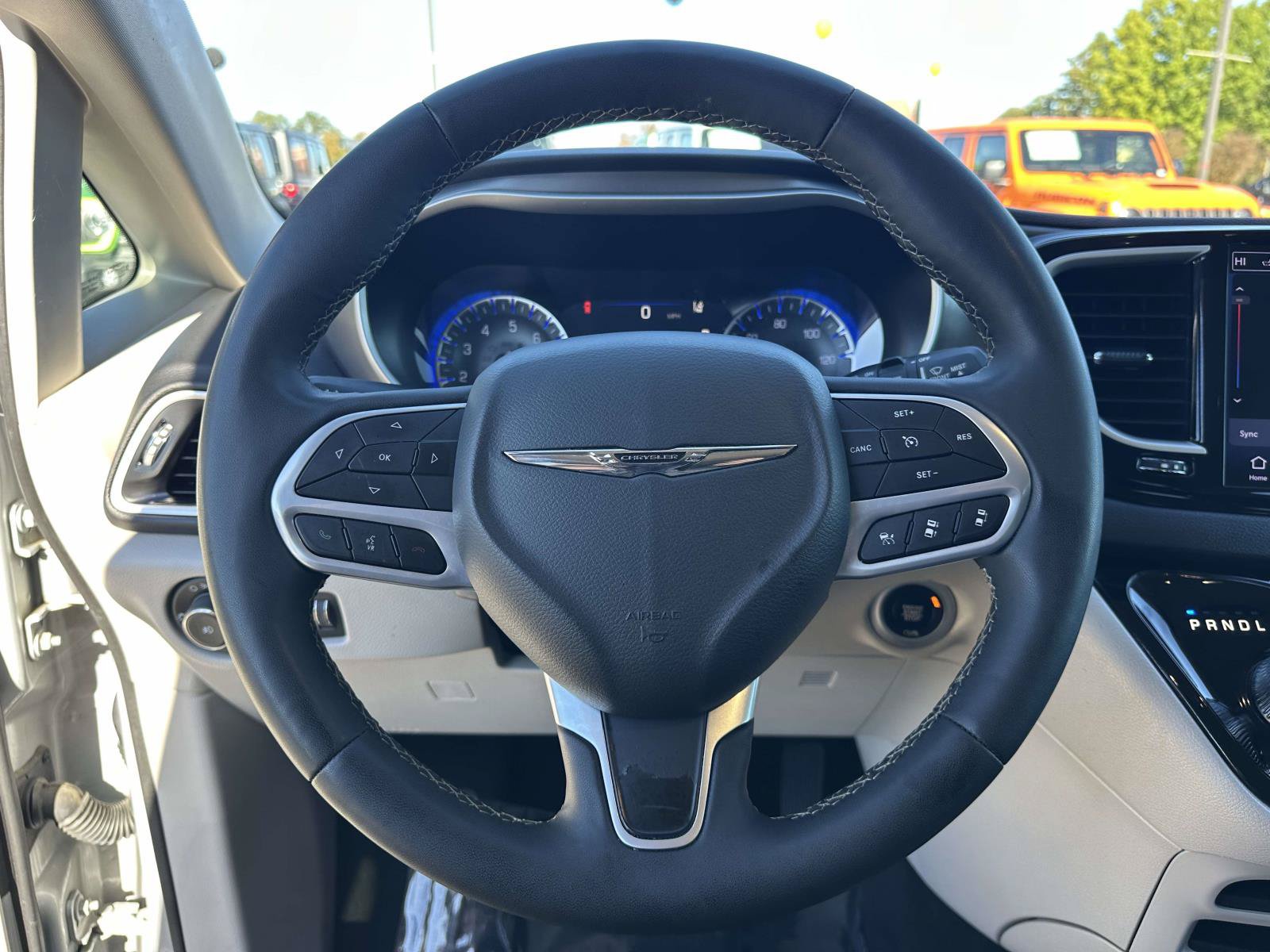 Used 2024 Chrysler Pacifica Touring-L FWD image 16