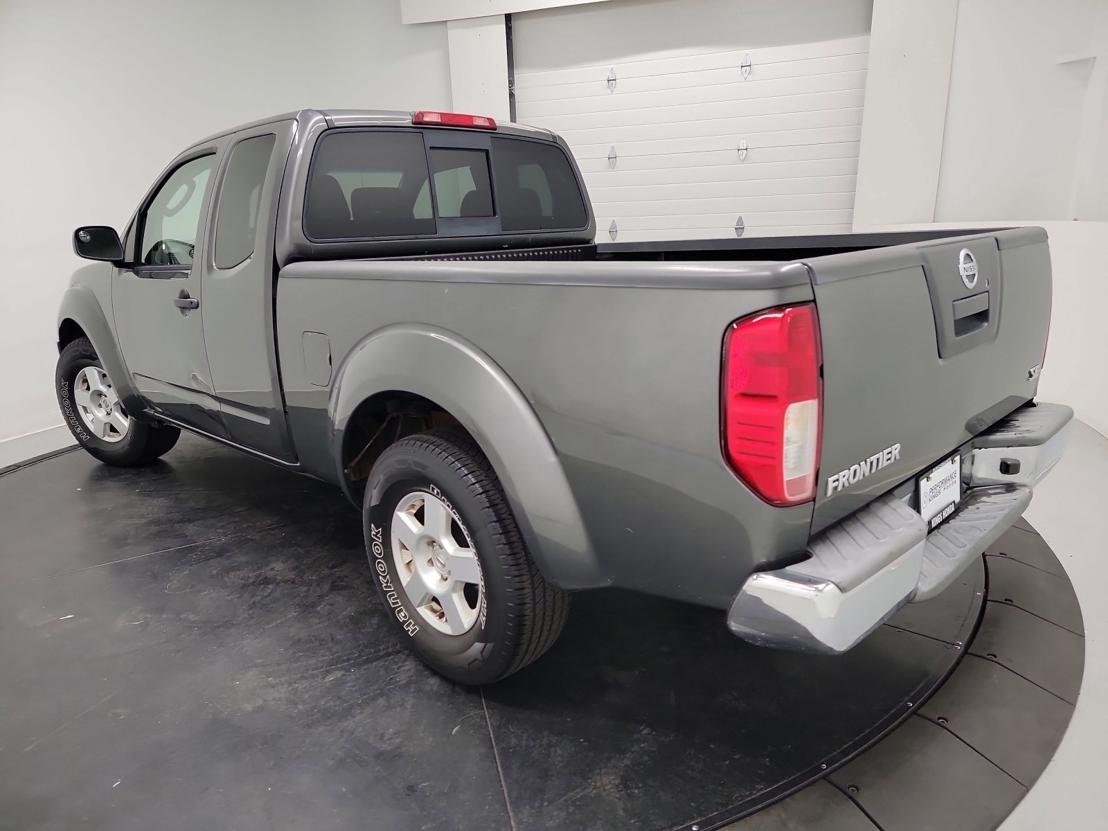Used 2007 Nissan Frontier SE w/ SE Value Truck Pkg image 3