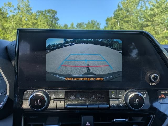 Used 2024 Toyota Highlander XLE AWD/4WD image 27