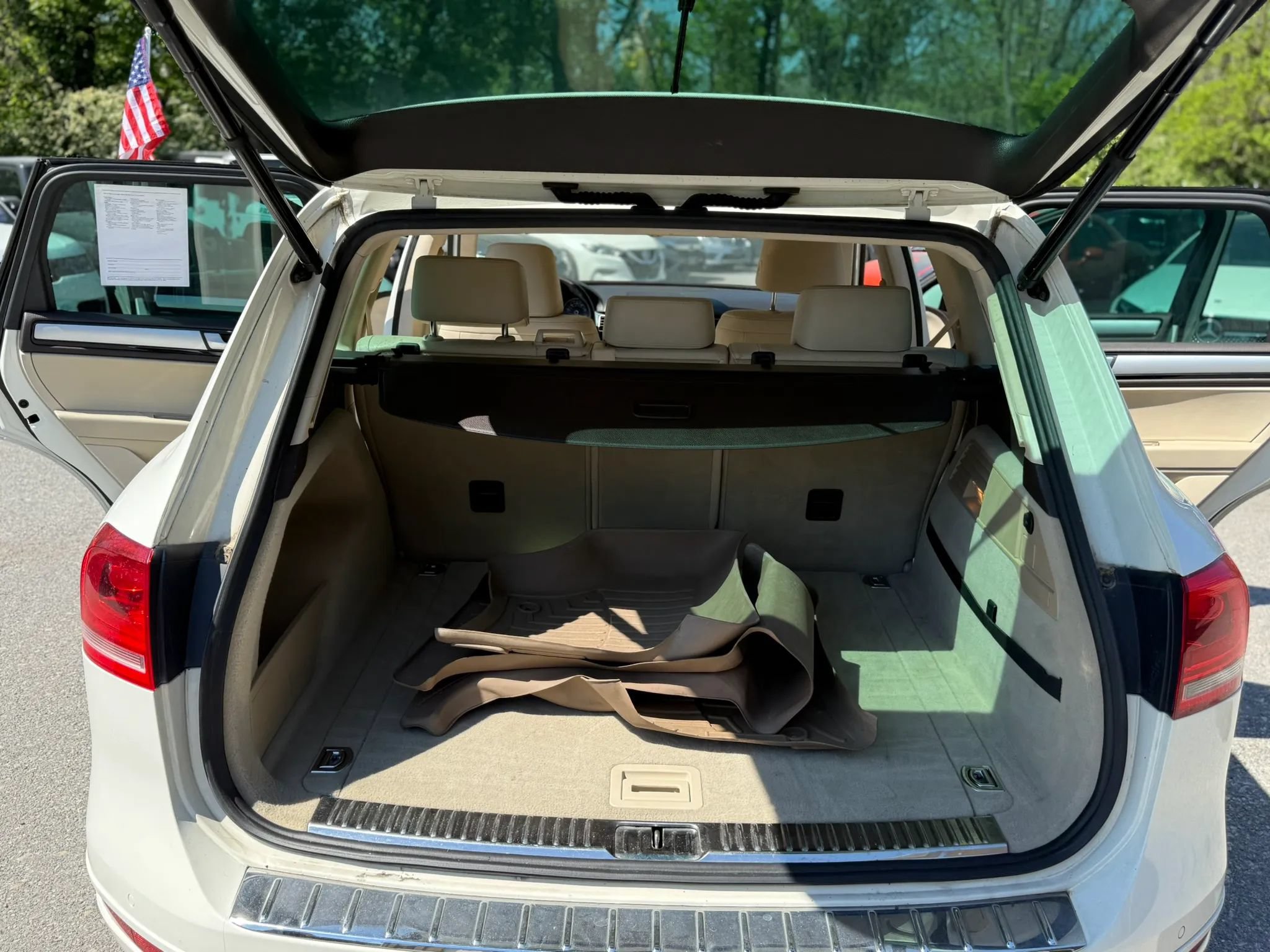 Used 2012 Volkswagen Touareg Sport AWD/4WD image 25