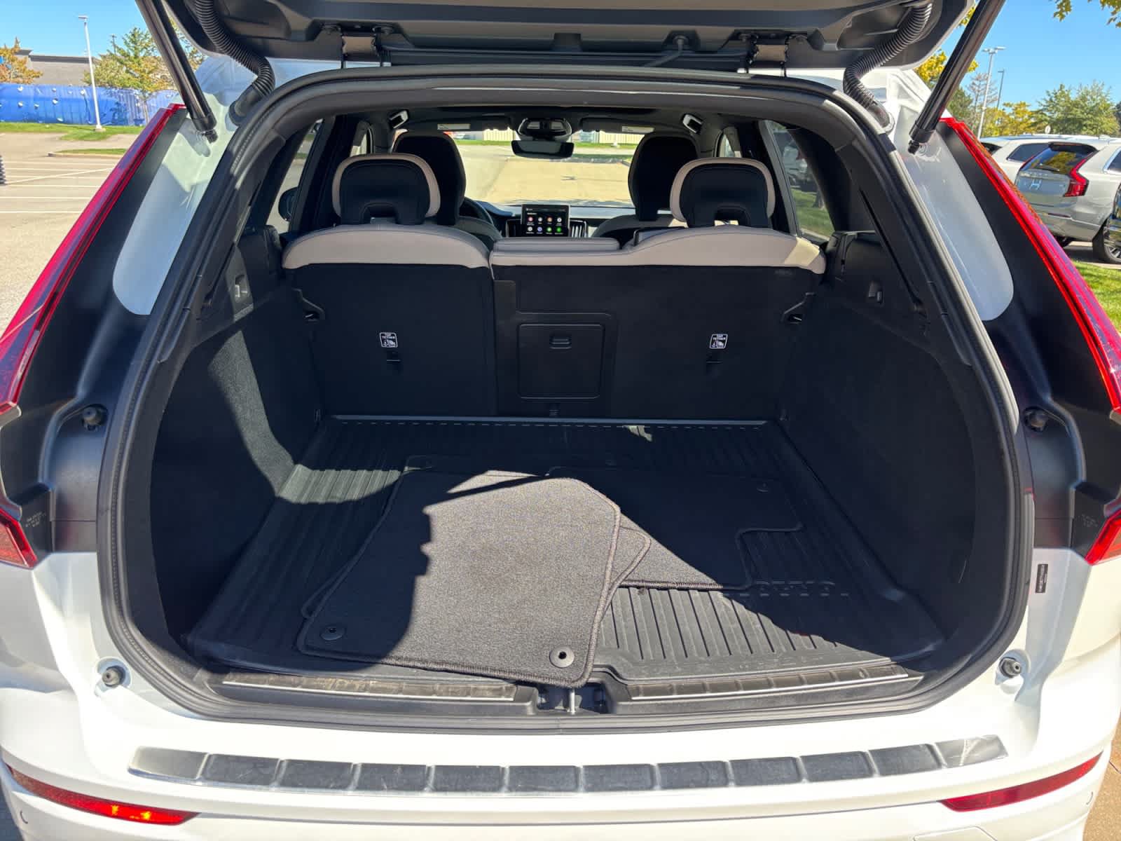 Used 2026 Volvo XC60 B5 Plus AWD/4WD image 21