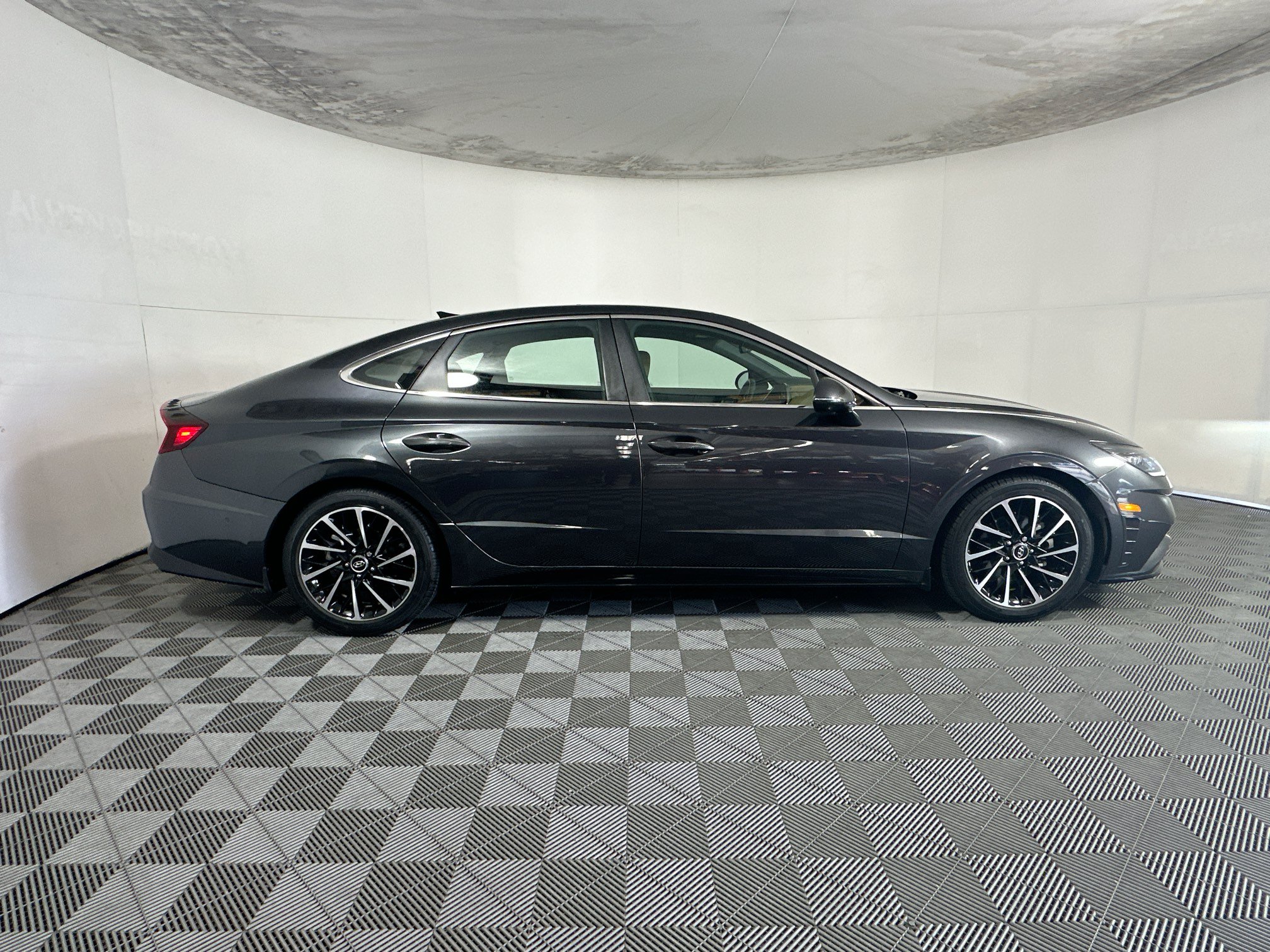 Used 2021 Hyundai Sonata Limited FWD image 2