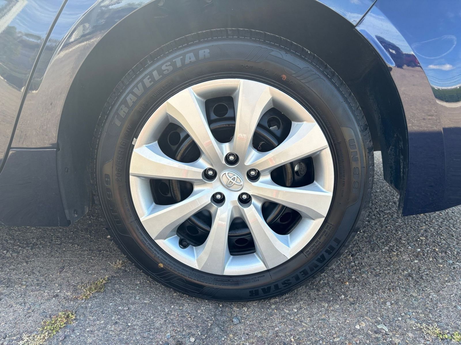 Used 2025 Toyota Corolla LE image 28