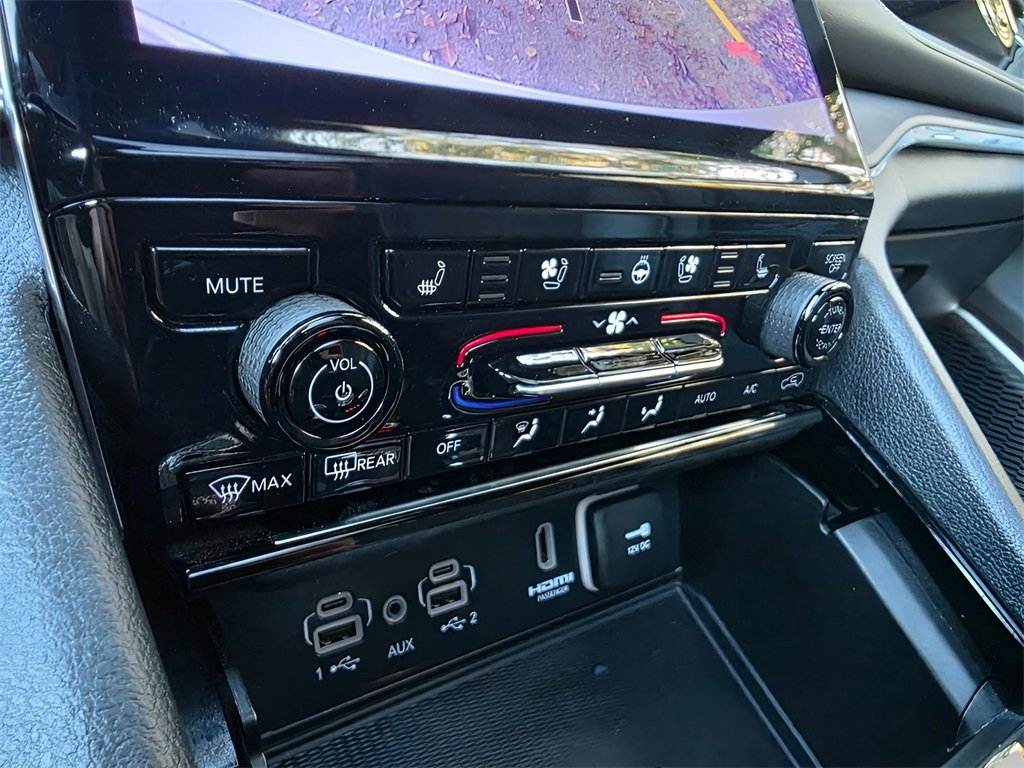 Used 2024 Jeep Grand Cherokee Overland w/ Luxury Tech Group IV image 32