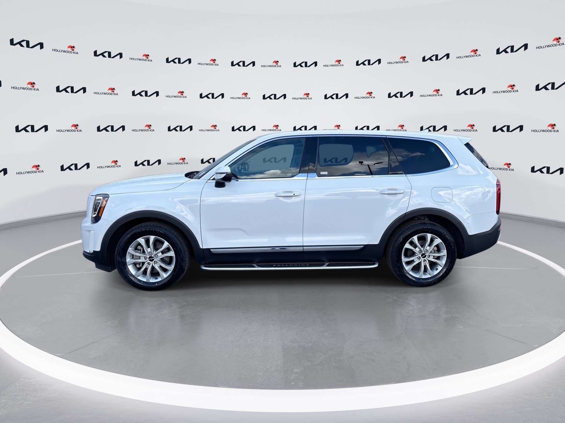 Used 2022 Kia Telluride LX FWD image 5