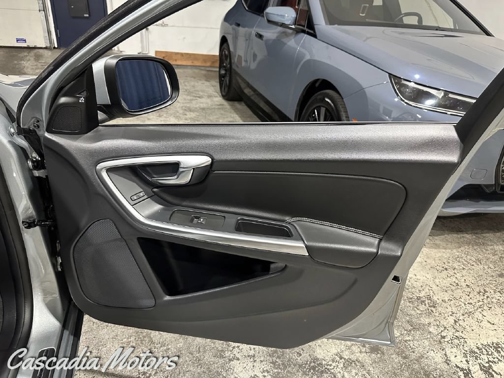 Used 2018 Volvo V60 T5 Dynamic w/ Vision Package AWD/4WD image 24