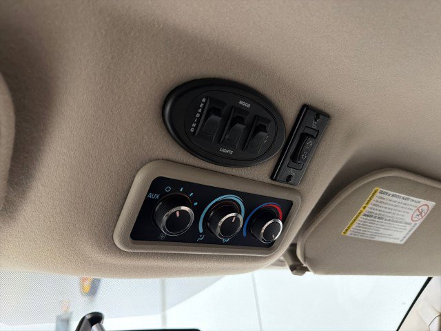 Used 2014 GMC Savana 1500 image 24