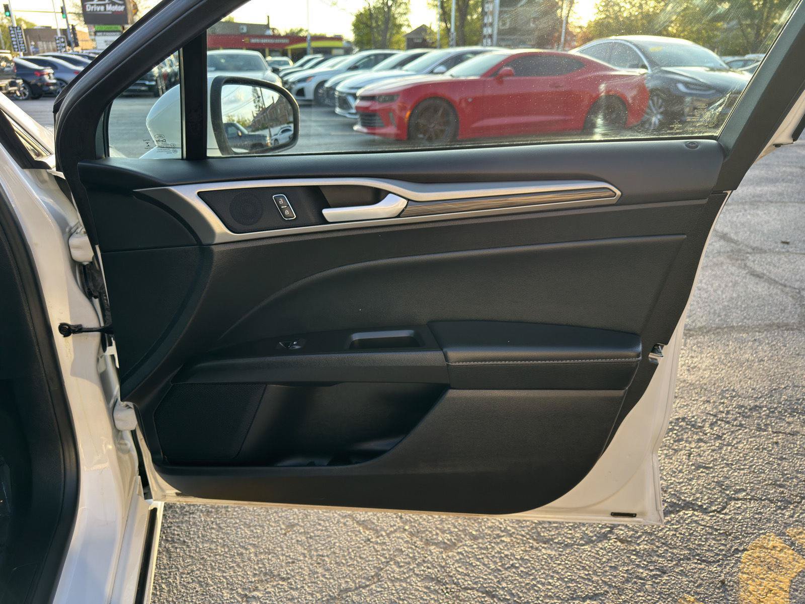 Used 2018 Ford Fusion SE w/ Equipment Group 602A FWD image 36