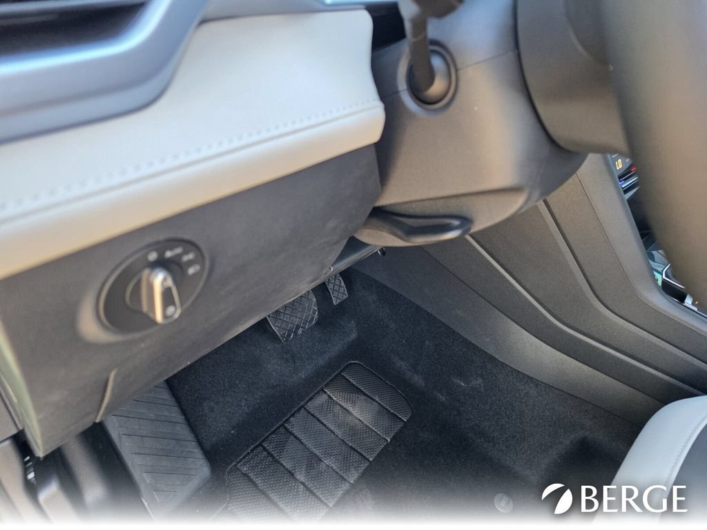 New 2026 Volkswagen Taos SE FWD image 17