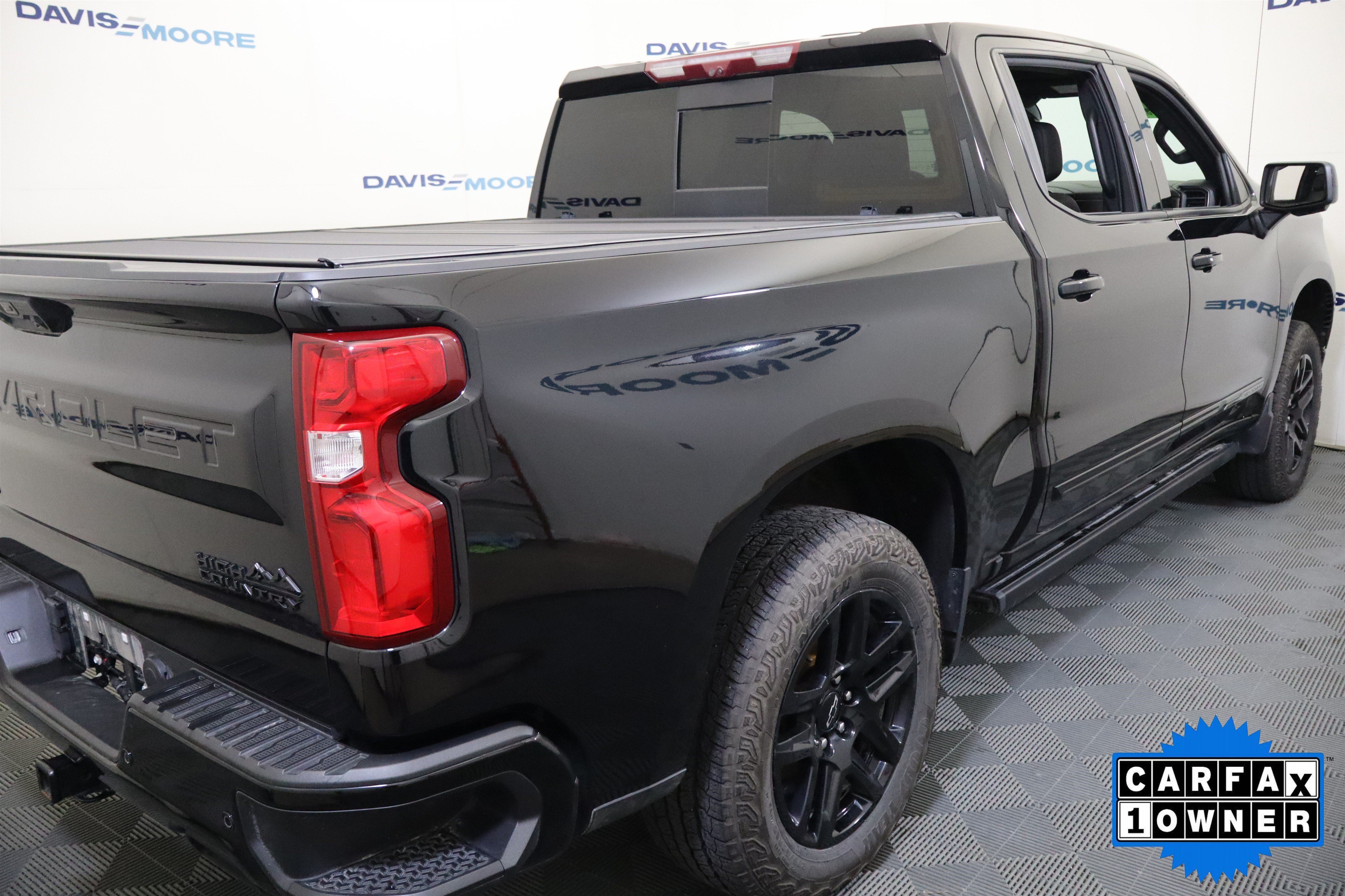 Used 2024 Chevrolet Silverado 1500 High Country w/ Midnight Edition AWD/4WD image 6