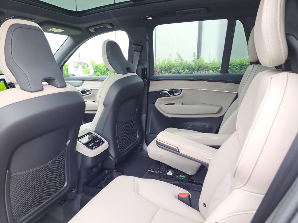 New 2026 Volvo XC90 B6 Plus image 5