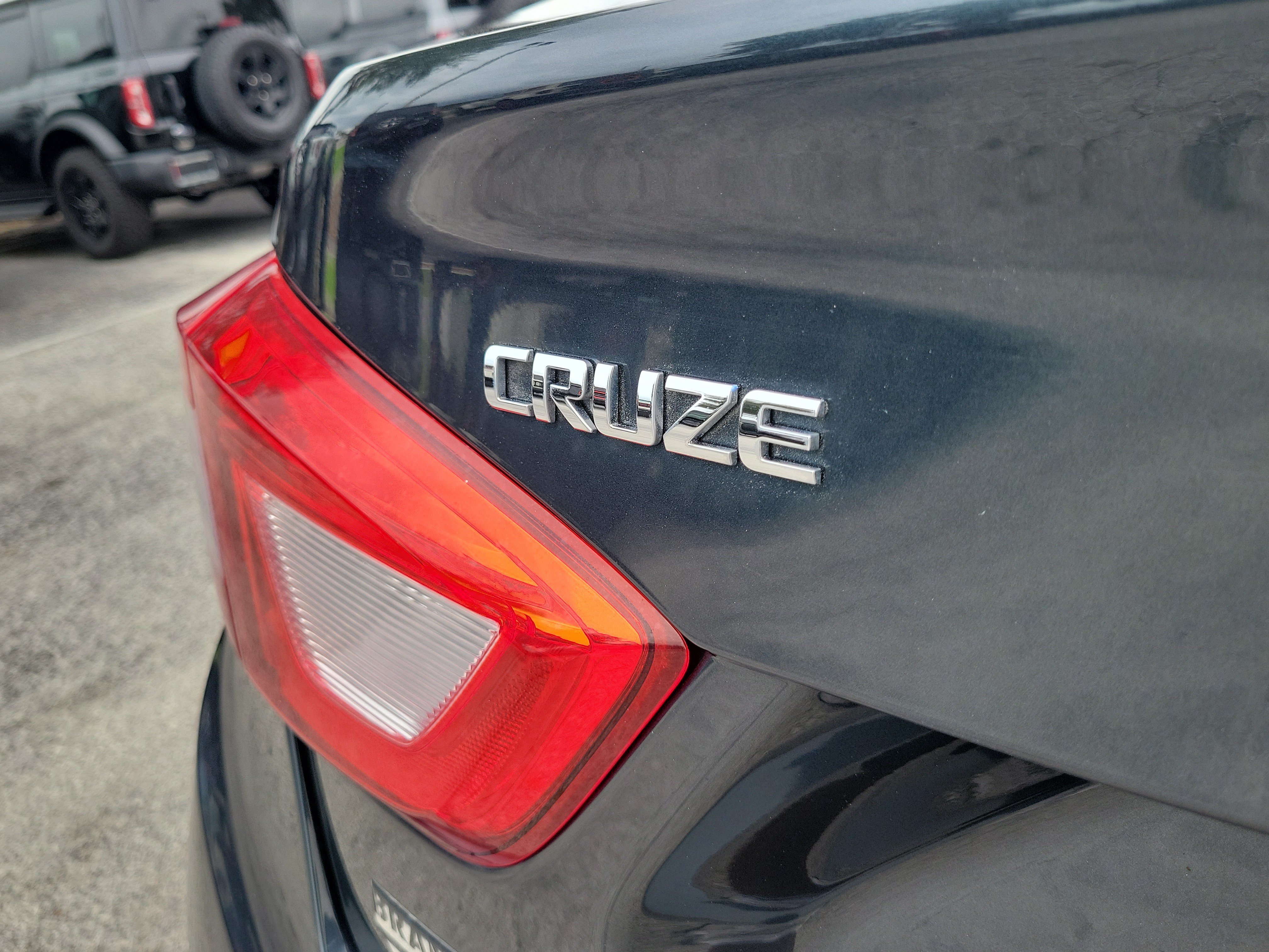 Used 2018 Chevrolet Cruze LT FWD image 9