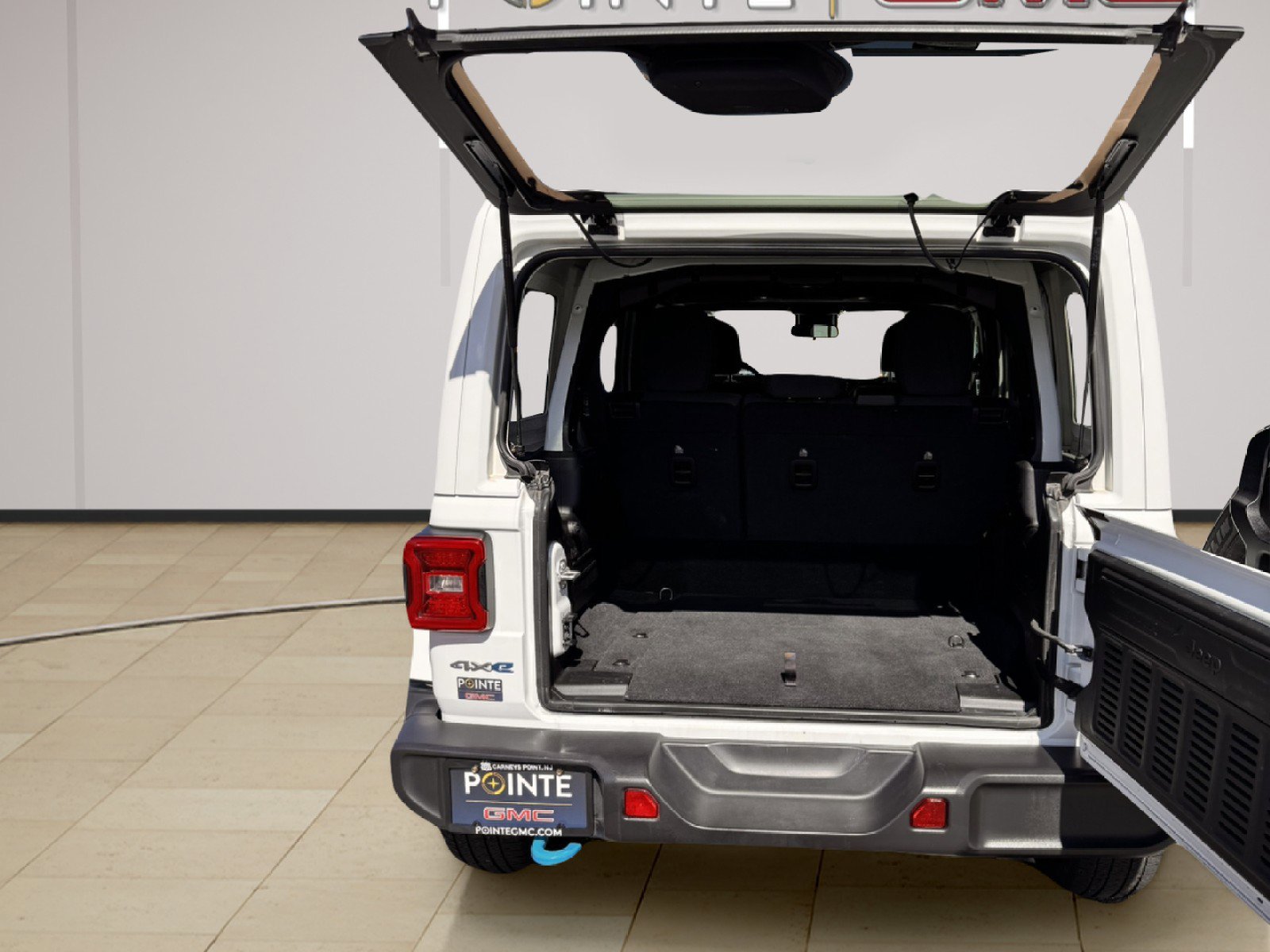 Used 2024 Jeep Wrangler Sahara image 10