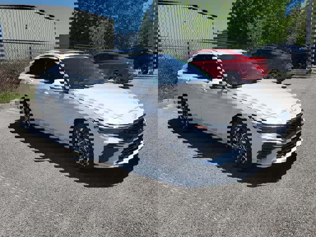 New 2026 Hyundai Elantra Limited image 4