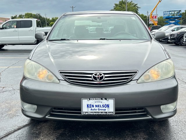 Used 2005 Toyota Camry XLE w/ VSC & Side Airbag Pkg FWD image 12