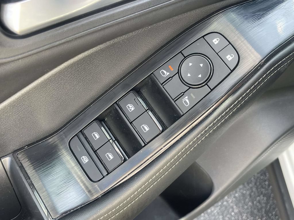 Used 2025 Nissan Rogue SV FWD image 20