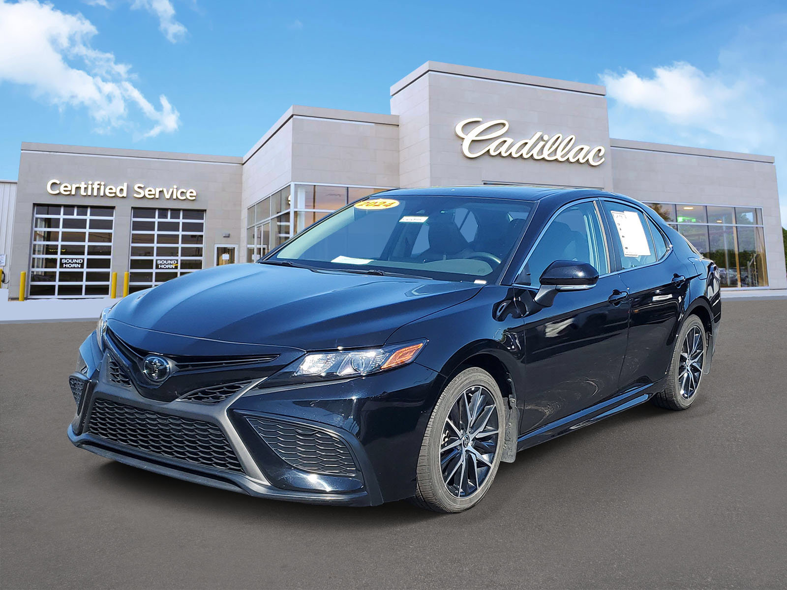Used 2024 Toyota Camry SE w/ Cold Weather Package FWD image 1