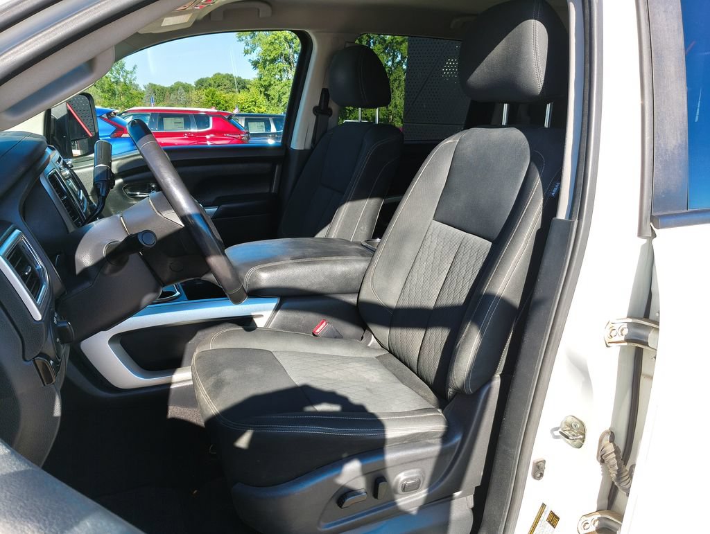 Used 2017 Nissan Titan SV AWD/4WD image 2