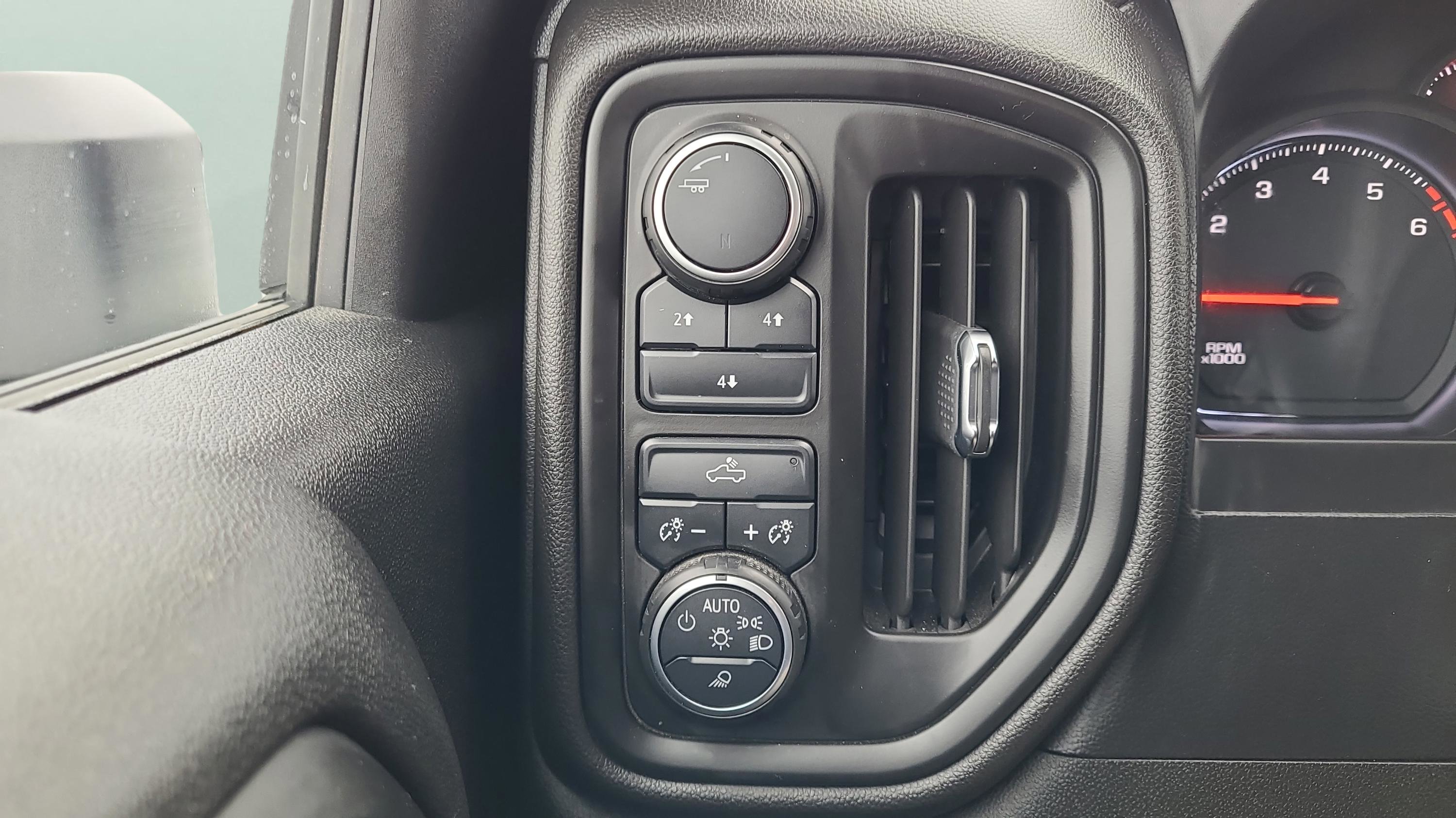 Used 2020 Chevrolet Silverado 2500 Custom w/ Custom Value Package image 22