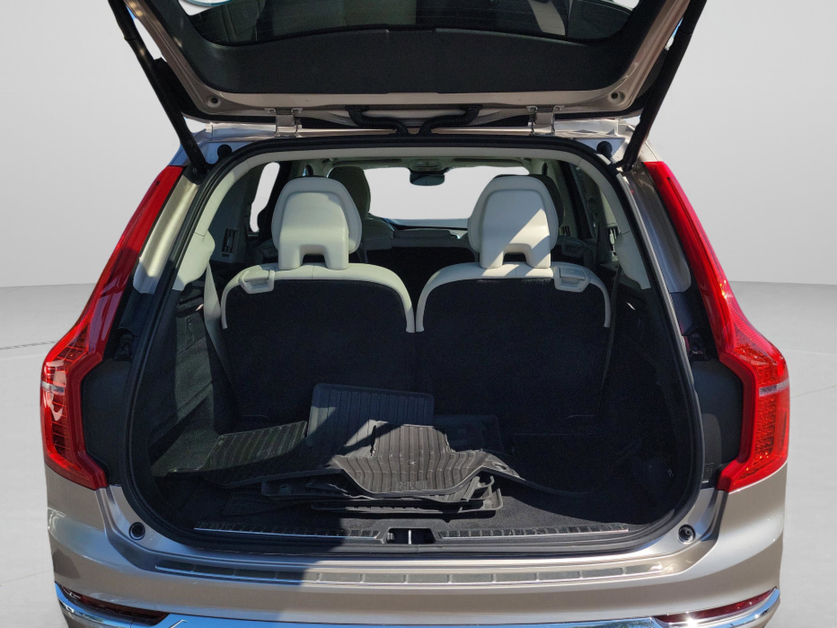 Used 2023 Volvo XC90 B6 Plus w/ Protection Package Premier AWD/4WD image 5