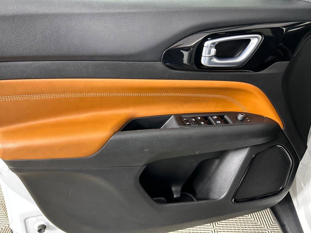 Used 2024 Jeep Compass Limited image 11