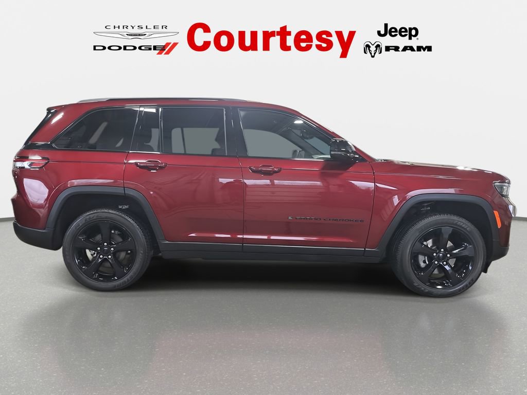 Used 2023 Jeep Grand Cherokee Altitude image 4